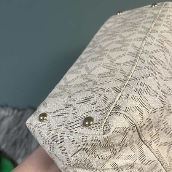 Michael Kors Shoulder Bag - Picture 7 of 15